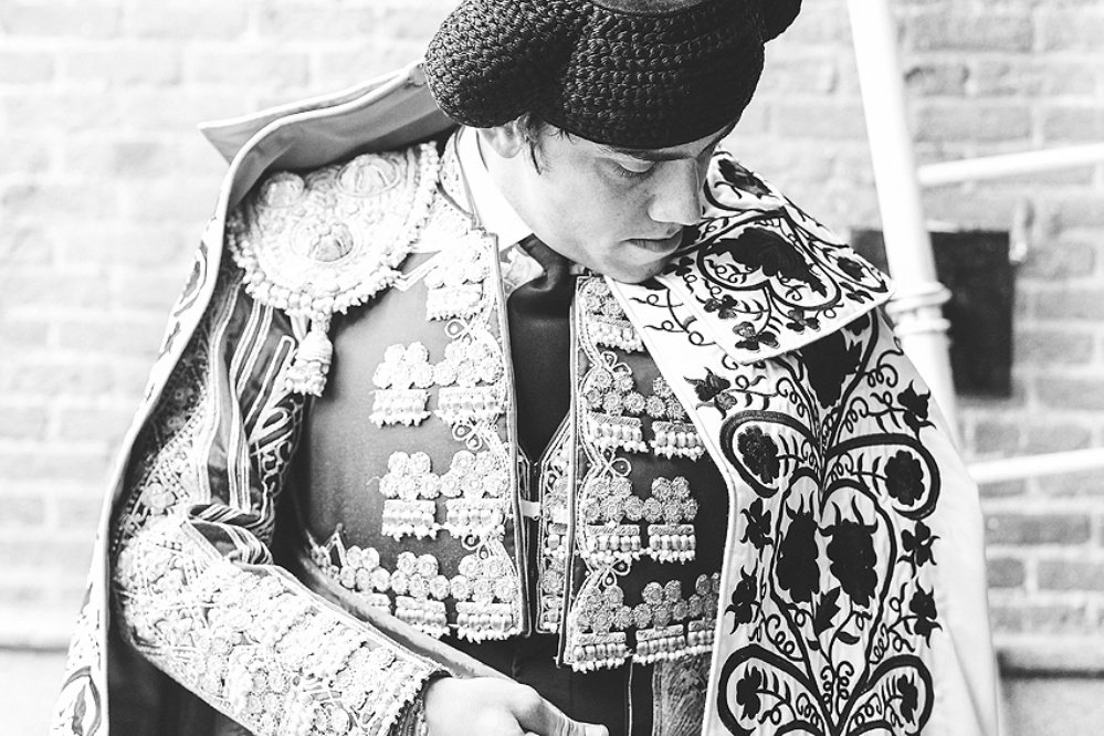 AndresRomeroWeb's tweet photo. El triunfo siempre viene de la mano de la gente que siempre te acompaña. Gracias, @pacomoreno1973 y @ClaudioMiguelns
📸 @cultorocom
#lagentedeRomero #torerazos #SanIsidro2018 https://t.co/MPPveTkZGc