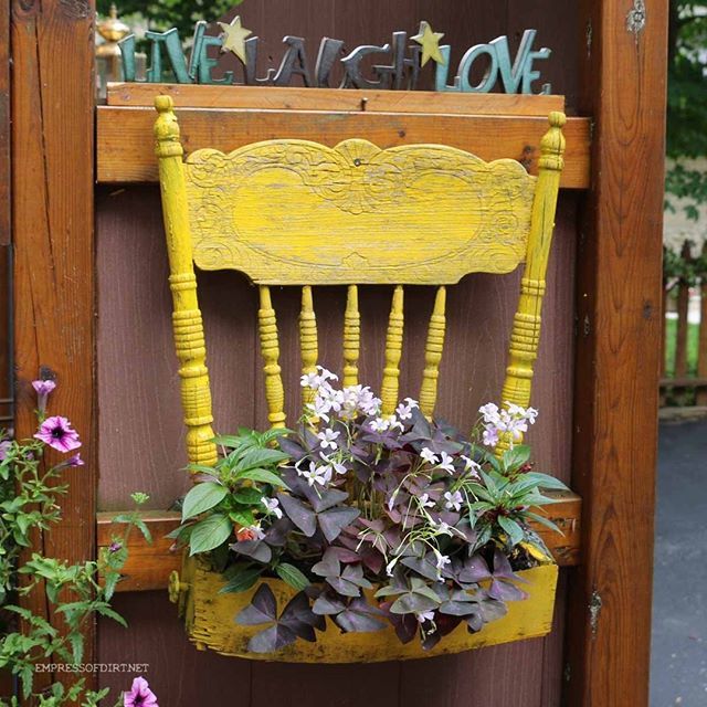 empressofdirt's tweet photo. An old kitchen chair without legs makes a fabulous wall planter.
#gardening #gardenideas #planters #containers #flowerplanter #gardencontainers #repurposed #kitchenchair #upcycle #revamp #backyardgardening #empressofdirt #quirkygarden #gardenwhimsy #bac… https://t.co/uTyrvo414x https://t.co/lnNDDXojG2