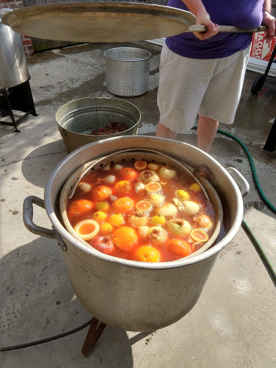 ccabatonrouge's tweet photo. First pot of crawfish are in the boil! Come by between 5-8pm and buy a tray for $10 each. Selling bath bombs for Mom too! #batonrouge #crawfish #saturdaynight https://t.co/DOxEFsJUDU