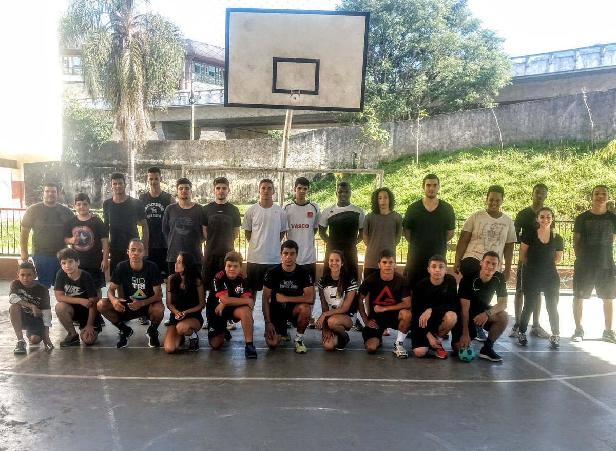 ProjetoWolves17's tweet photo. Mais um treino concluído.
Treinos todos os sábados.
Em Pedro do Rio no colégio José Bonifácio.
Às 09:30.
Obs: obrigatório uso de short e camisa preta

#AmorPeloHand
#ProjetoHandWolves
#VenhaFazerParteDaAlcateia
#Handball 
#UmaCriancaAMaisNasQuadrasEUmaAMenosNasRuas https://t.co/pNR7BEtN7p