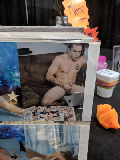 Hey @Nathan_Bronson  I didn't know you'd be at adultcon today! https://t.co/5KXd7FCJn9<a class="tags" href="/tag/nathan_bronson">@nathan_bronson</a><a href="/tag/fuckthepolice"class="tags"><span>#fuckthepolice</span></a>