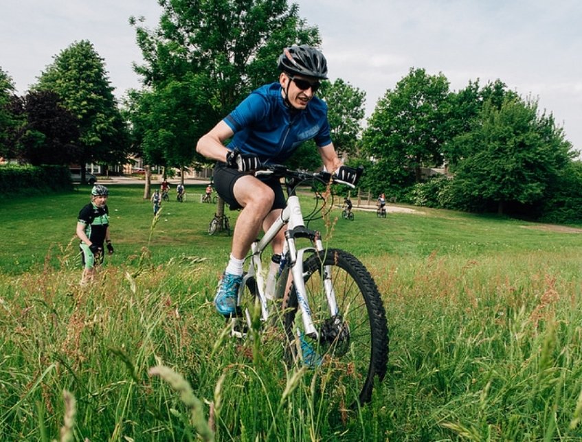 Vandaag de laatste "<a href="/Start2BikeNL/">Start2Bike - powered by Fietssport</a> clinic".  "Klimmen en Dalen". In Twente?! Ja, daar wisten onze instructeurs wel raad mee.

Ze kregen de cursisten aan het zweten op een pittig klimmetje in het hoge gras. Meer foto's zijn hier te vinden flic.kr/s/aHskxVNdta <a href="/NTFU/">NTFU Wielersportbond</a> <a href="/SB2wielers/">slangenbeek2wielers</a>