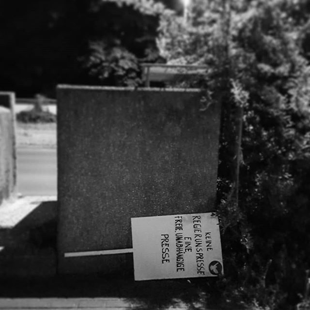 dermathias's tweet image. Sommerpause im Demoland ift.tt/2If2wxb