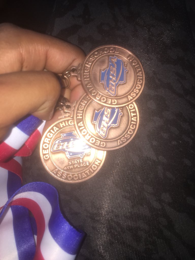 chlo_jo09's tweet photo. My team got 4th in the state of Georgia for 4x1 and 6th in the 4x4 with a dropped baton. And I am #7 in the state of Georgia in the 200m. I definitely am going to miss my aMAYSing family. I love these girls and I am most definitely proud💪🏾💯 way to finish the season 💛💙 https://t.co/yk3d5ekXXS