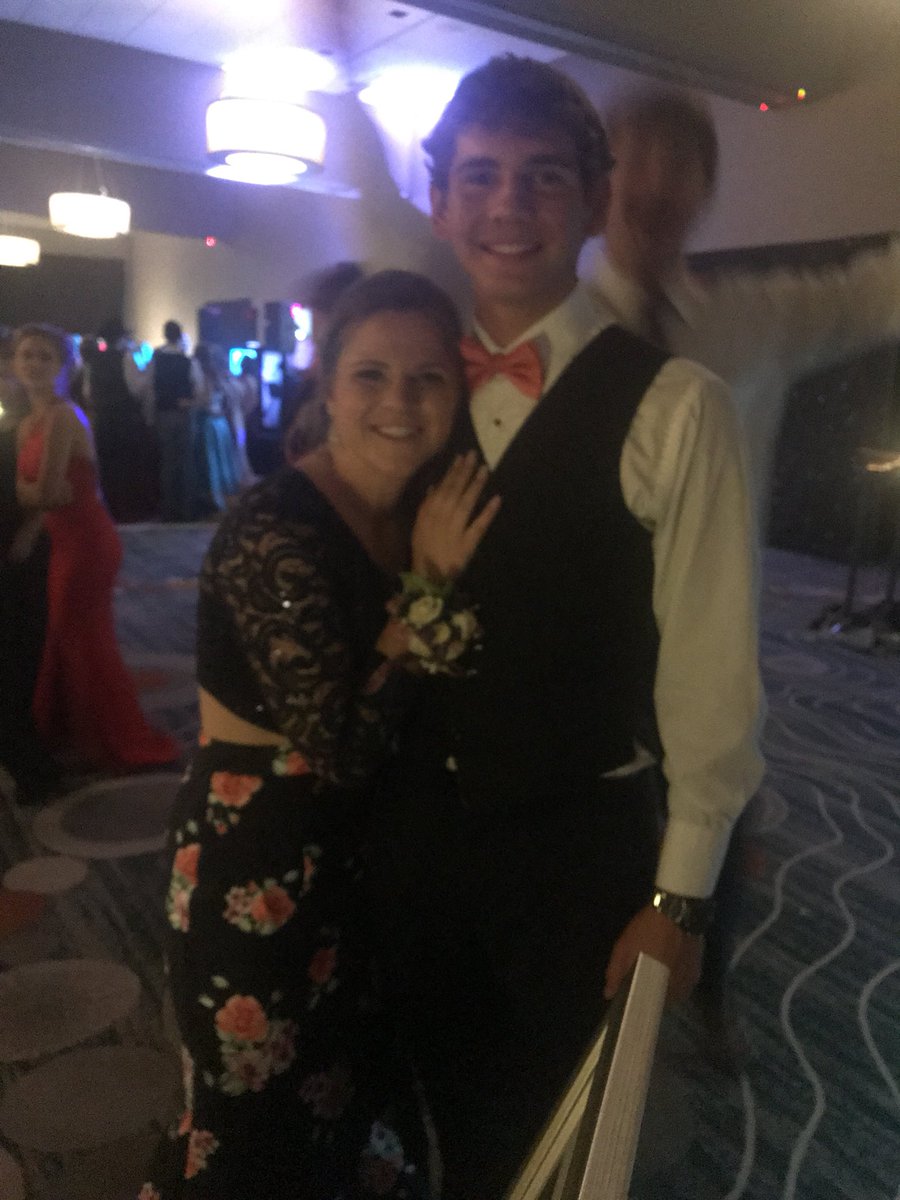 lauradleebrown's tweet photo. @lh_prom https://t.co/skgytO4wJx