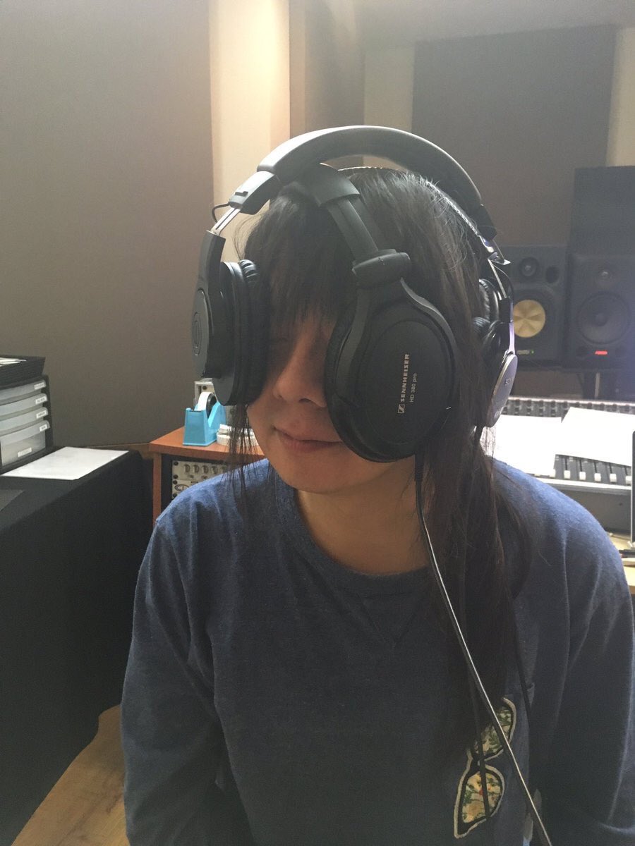 BassistBOH's tweet photo. 自身のプレイを集中して何回も聴き返す事をミュージシャンの間では「鬼聴き」なんて言ったりしますが、写真を見返してたら"様々な角度から音を聴く"鬼聴き画像を見つけましたwww
#藤岡幹大 https://t.co/g6NYyjPeLS
