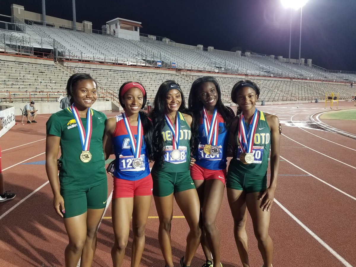 PaulBeattie17's tweet photo. 2018 Girls Track and Field State Champions. Mission accomplished!! #DesotoU #3peat #NikeSpeed https://t.co/inuyhOIeVV