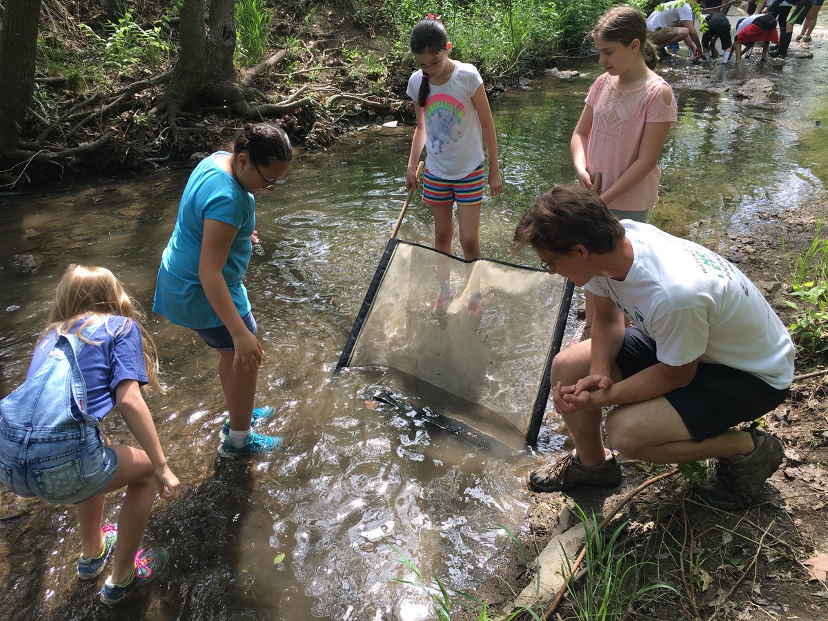 zhao_SMSD's tweet photo. On our field trip to Flat Rock Creek, we learned about how water quality affects organisms found in the water. #Rockets512 https://t.co/4wWLf8xYPS