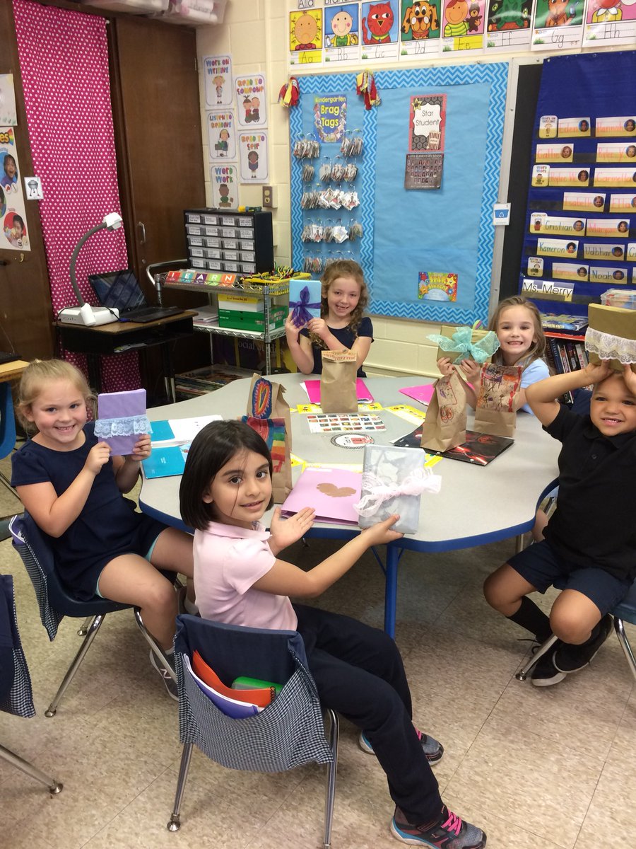 jeannemckinley4's tweet photo. We are ready for Motherβs Day!#batesbears #bateselemjcps#wearejcps https://t.co/c089pi3Jc0