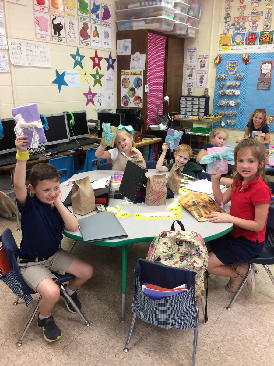 jeannemckinley4's tweet photo. We are ready for Motherβs Day!#batesbears #bateselemjcps#wearejcps https://t.co/c089pi3Jc0