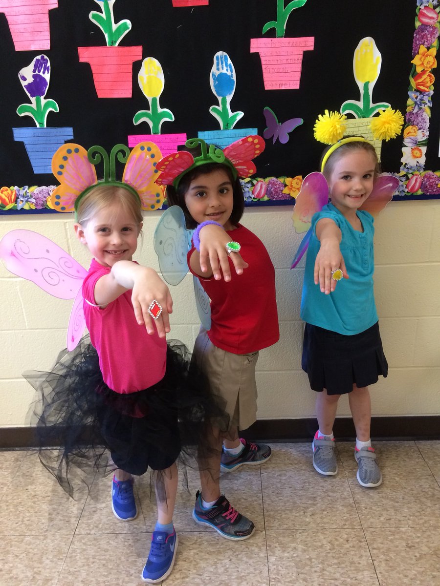 jeannemckinley4's tweet photo. Our βBugzβ Play was a huge success!#batesbears #bateselem#Wearejcps https://t.co/jVEVfHkE4r