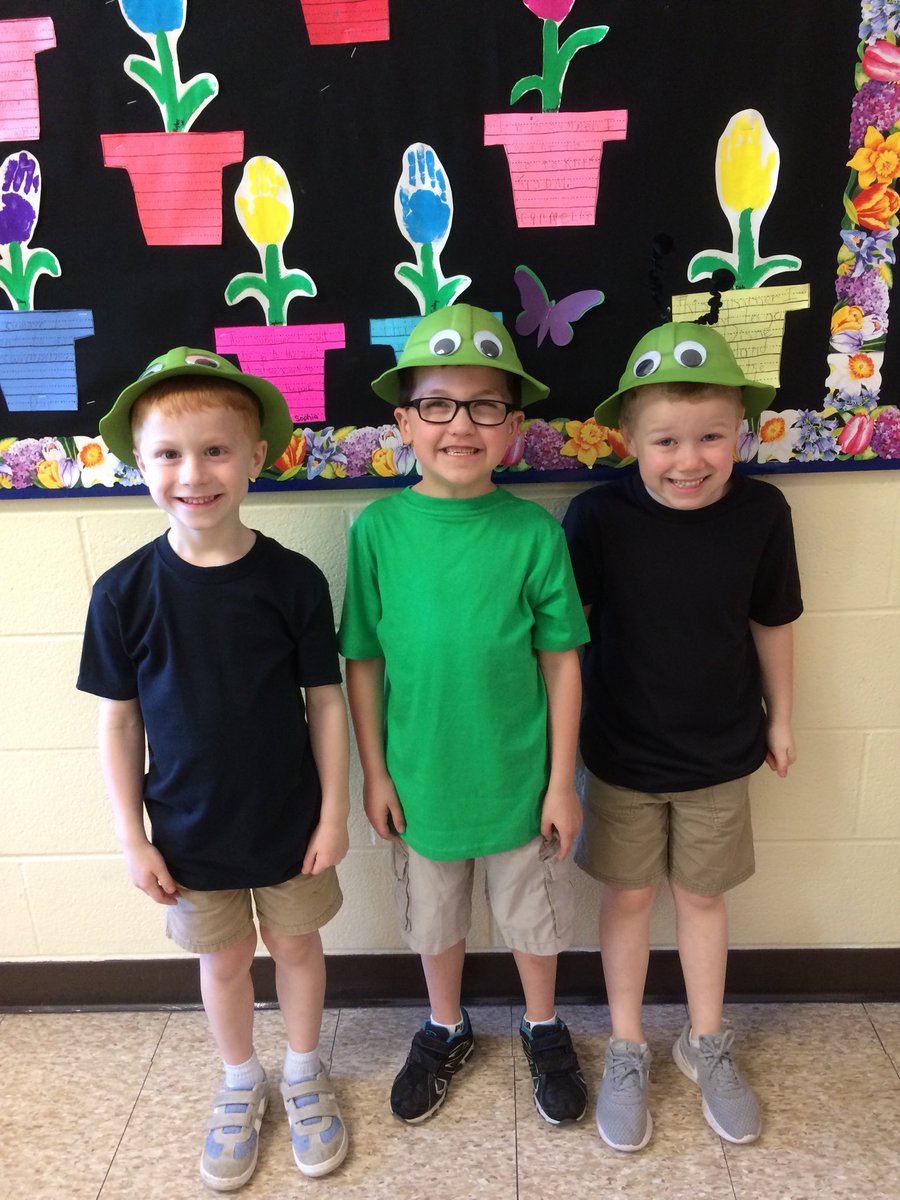 jeannemckinley4's tweet photo. Our βBugzβ Play was a huge success!#batesbears #bateselem#Wearejcps https://t.co/jVEVfHkE4r