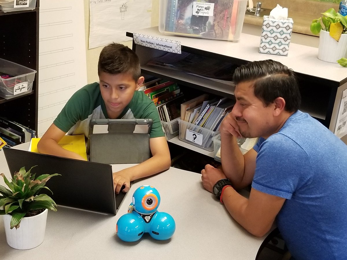 MsECatron's tweet photo. I love an interactive Open House! Parents solving CGI word problems, learning digital storytelling shots, and coding Dash through a maze! @Heritage_TUSD @TUSDschools @TUSDSTEM https://t.co/8SnWQYHaoK