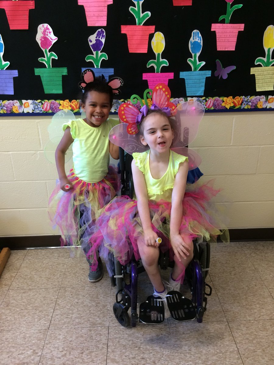 jeannemckinley4's tweet photo. Our βBugzβ Play was a huge success!#batesbears #bateselem#Wearejcps https://t.co/9t46RCswFp