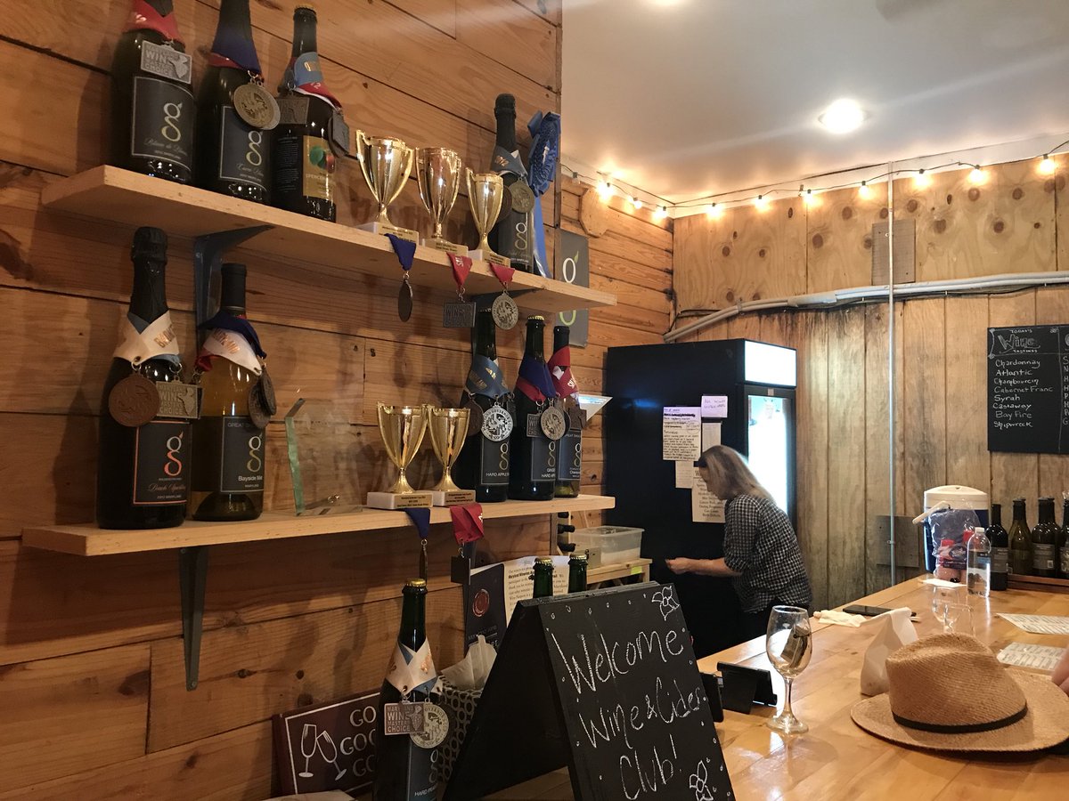 therebackblog's tweet photo. Today, there was wine. @GreatShoals ❤️ https://t.co/DAEuG0E7Ho