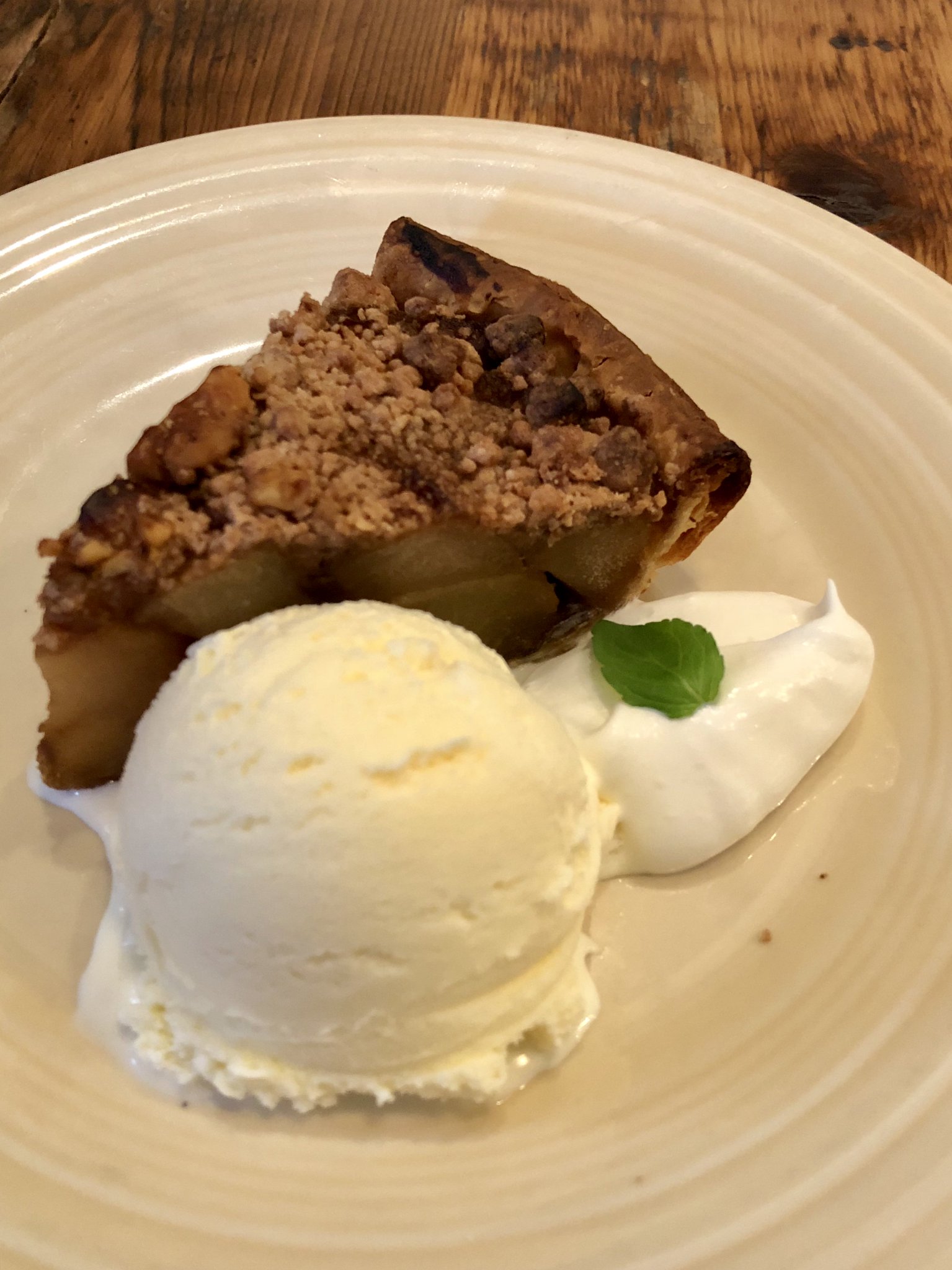 Usdajapan 5月13日は アップルパイの日 アメリカの伝統的なデザートです As American As Apple Pie とてもアメリカ的な という慣用句もあるほど それだけに アメリカではりんごの生産がさかんです 生産量断トツは