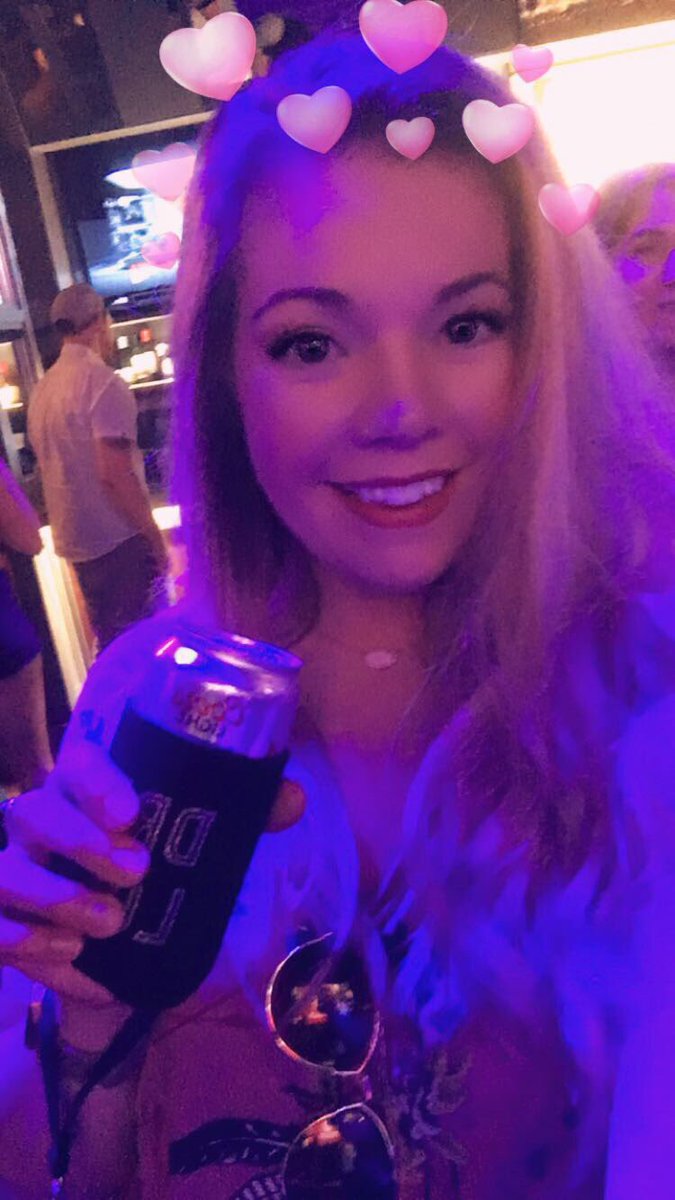 emilydriverzta's tweet photo. #OleRedNashville https://t.co/EtpghN5O18