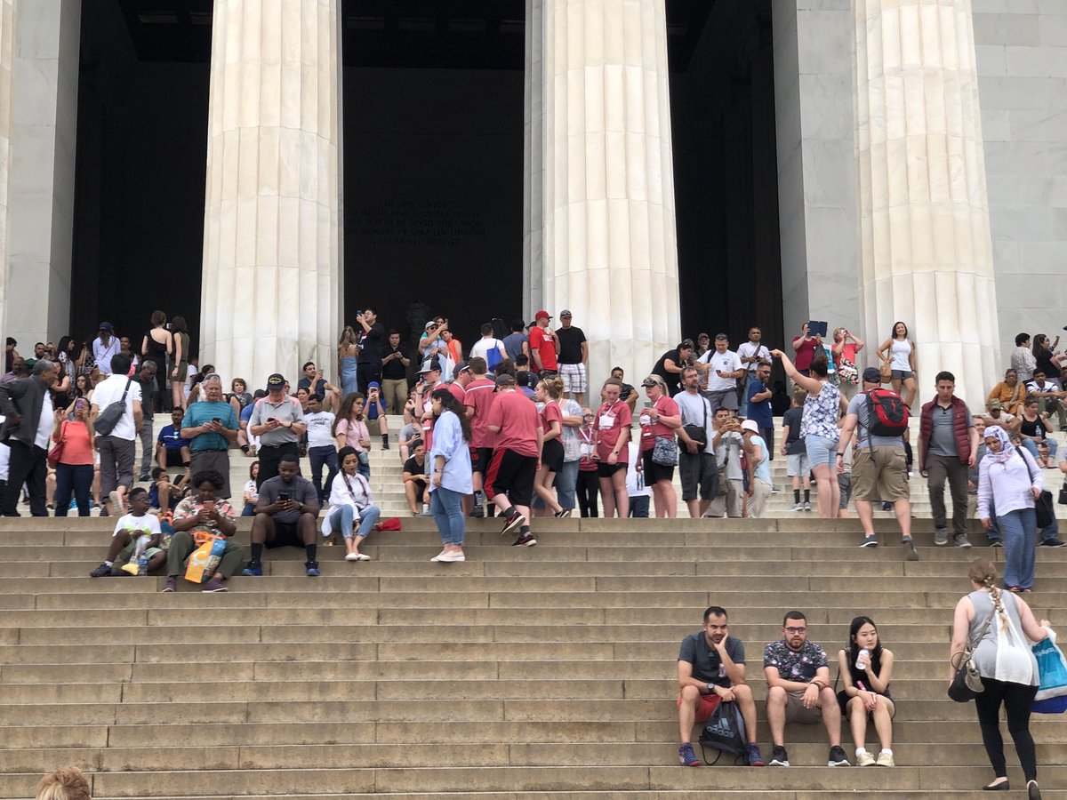 ruthalmen's tweet photo. Hiding amongst the people at the @lincolnmemorial https://t.co/3XaUODecRW