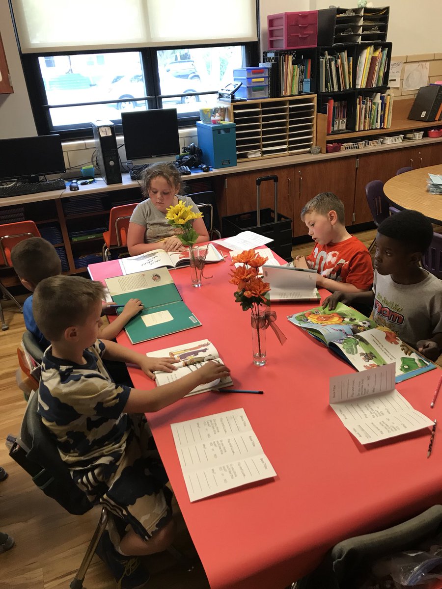 ashphi13's tweet photo. Book Tasting Friday!  #wmvikings #lesd27 #setthestagetoengage #bethewildcard https://t.co/HD7wamVx2O