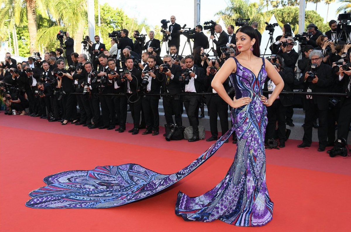 SLFfashion's tweet photo. Showstopper: Aishwarya Rai in the Peacock Queen gown #Cannes2018 https://t.co/9mfOAlz9EN