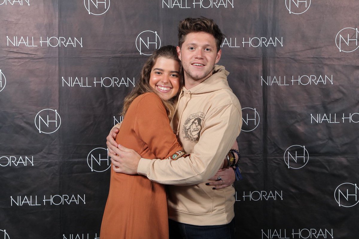 miumiumary's tweet photo. ME AND NIALL https://t.co/uAjoabWqU6