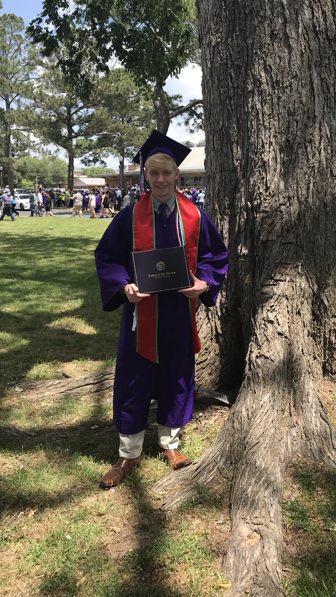 Trifit_bennett's tweet photo. Wouldnโt trade a memory made in this small town for anything, itโs Been Real Natty. But, itโs ฮฒฮฟฯ
ฯ time togetit ๐ธ๐โก๏ธ #Graduate2018 #NSULA #alumnusstatus https://t.co/brRsUHwQKO