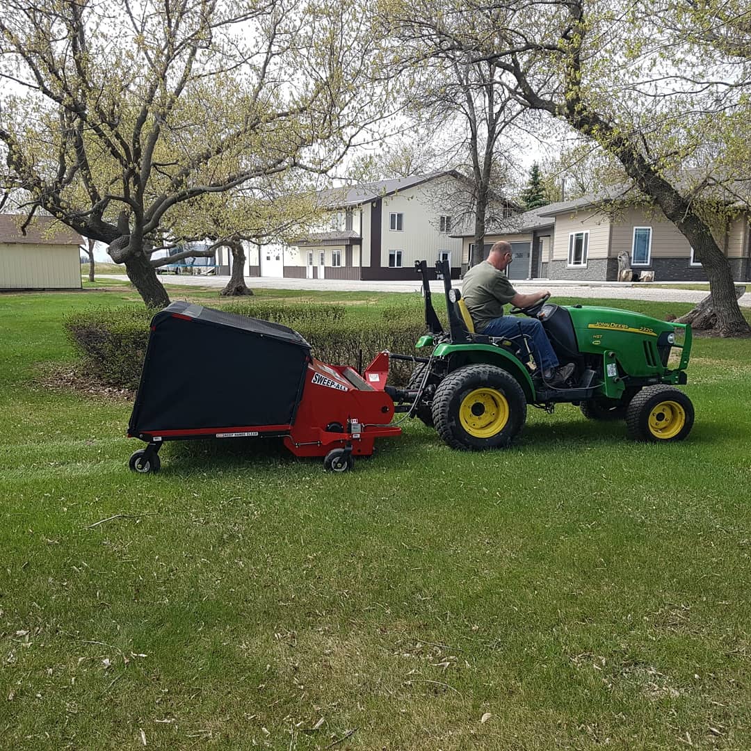 SweepAllTurf's tweet photo. It was amazing weather to shoot some video of the TPW model sweeper. And yes the TPW 2460 worked amazing! #sweepitupsaturday #dethatch #lawncare #scarification #amazinggrass #bestsweeper #bestlawn https://t.co/jAF7AO1DxL
