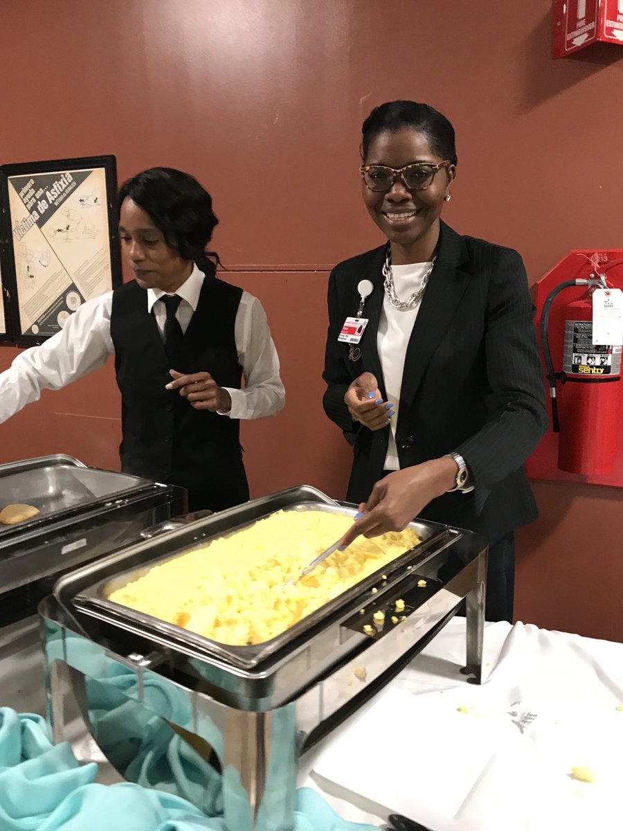 NMaximovsky's tweet photo. Toana always has a smile on her face! Love her! @NYPBrooklyn #NursesWeek #makingpeoplehappy https://t.co/nn3iYrTuGM