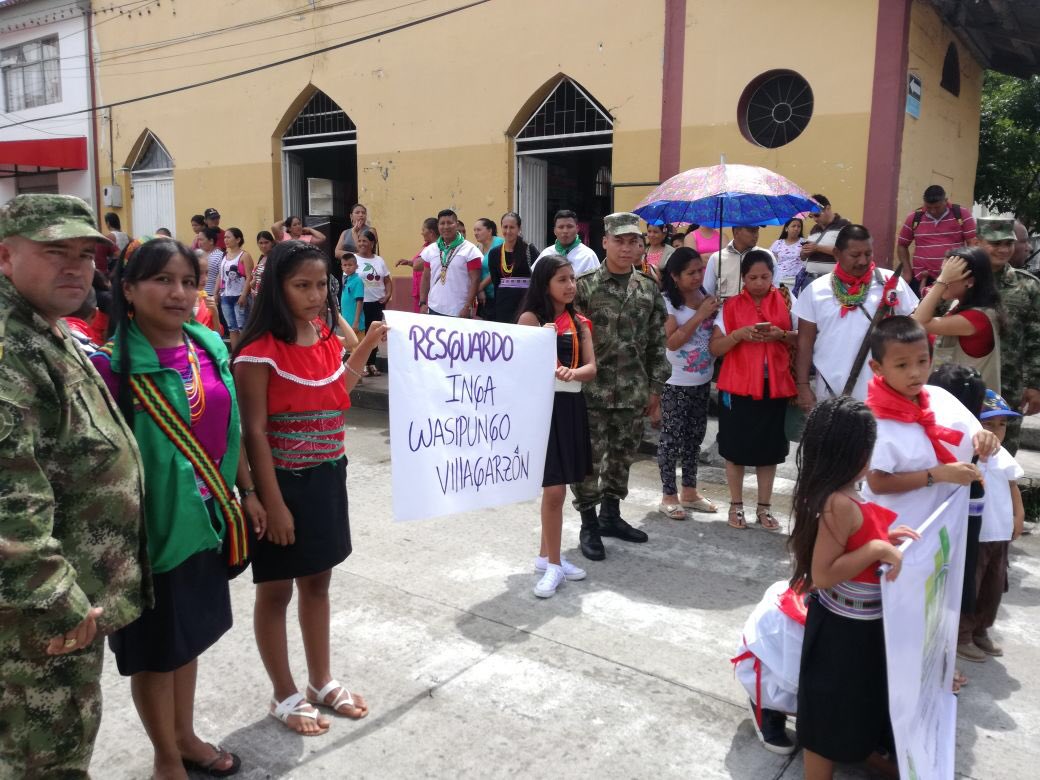 Ejercito_CAAID's tweet photo. Trabajamos para fortalecer las tradiciones y la herencia de los pueblos, por eso soldados del #BatallónAcciónIntegral6 , con #Biror25 y #Baloc27 apoyan desfile del segundo Reinado Nacional del Chontaduro en #Villagarzón #Putumayo. @GobPutumayo #FeEnColombia🇨🇴 @Ejercito_Div6 https://t.co/cdWXc8vuET