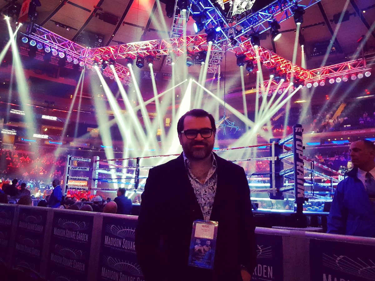 coronelclaudio's tweet image. Ya en el ring side para vivir @JorgeLinares ante @VasylLomachenko por el campeonato ligero @WBABoxing. Primera vez en @TheGarden. #LinaresLoma #ClashOfTheYear #RealFight