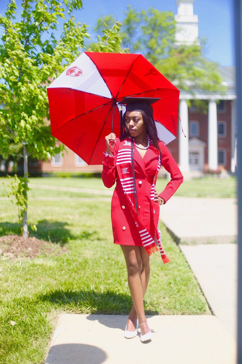 versacyeh's tweet photo. Came in as a girl with a lot to work on, leaving as a woman with a lot to work with! 🐘🔺🎓 #gradszn #graduatingredz #VSU https://t.co/qjCI1nz5x8