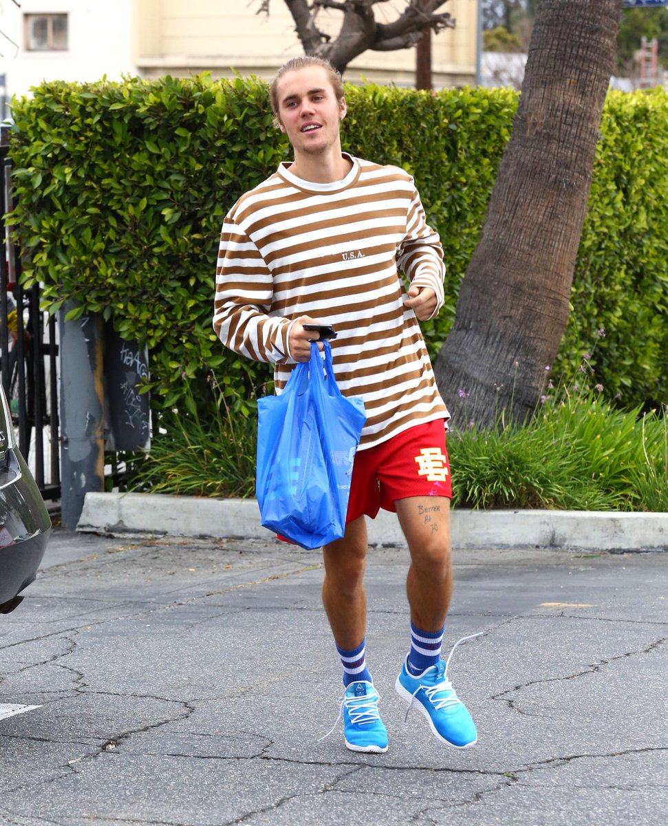 biebsaturated's tweet photo. Justin w koczku .... o chuj woooo https://t.co/vjJehV4Gdv