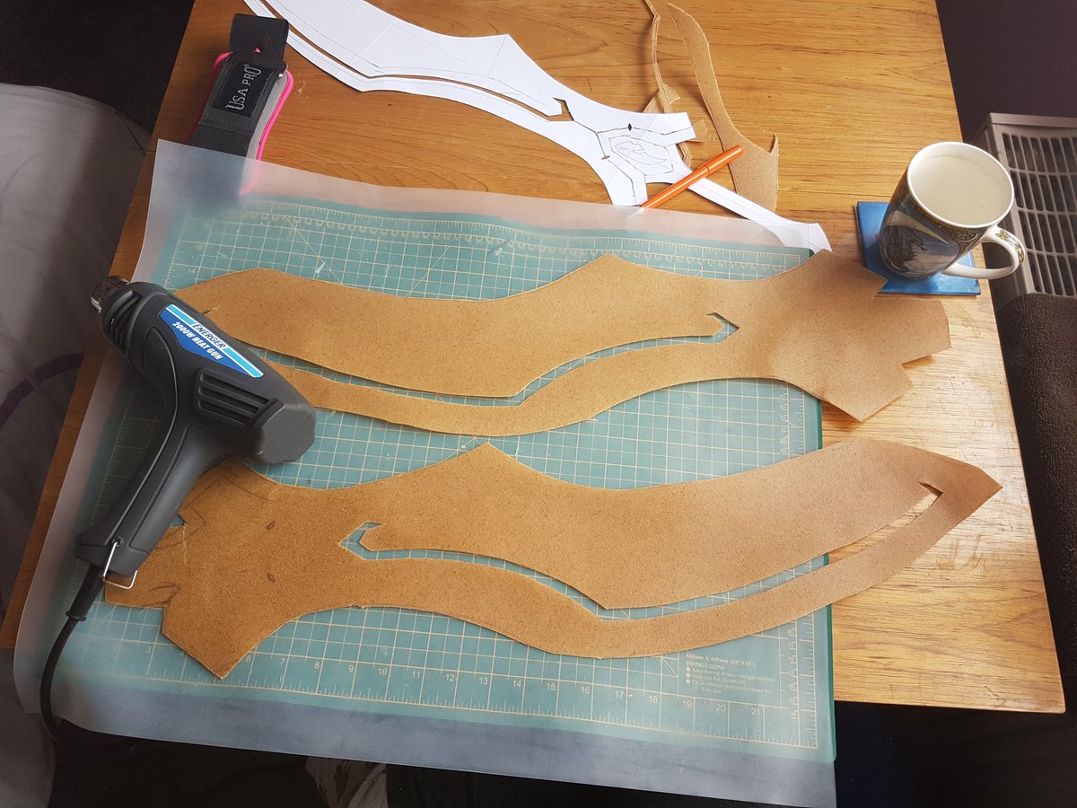 OwlchemicOne's tweet photo. My emo Galra boi blade so far...
#Coscrafting #cosplay #voltron #voltroncosplay https://t.co/azFkirqORU