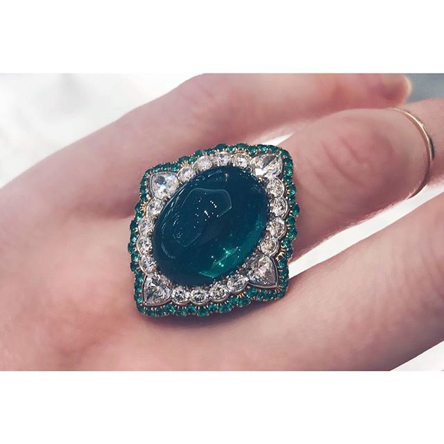 AshleyLikesGems's tweet photo. Day 12 of #31daysofemeralds 💚 Can’t talk #emeralds w/o mentioning @baycojewels 🙌🏻✨ #AshleyLikesGems .
.
.
.
.
.
.
.
.
#finejewelry #jewels #jewelry #jewellery #gem #gems #gemstones #bijoux #fashion #design #jewelrydesign #gold #diamond #diamonds #Ins… https://t.co/IncIMz6ITu https://t.co/ho2RxM12rY