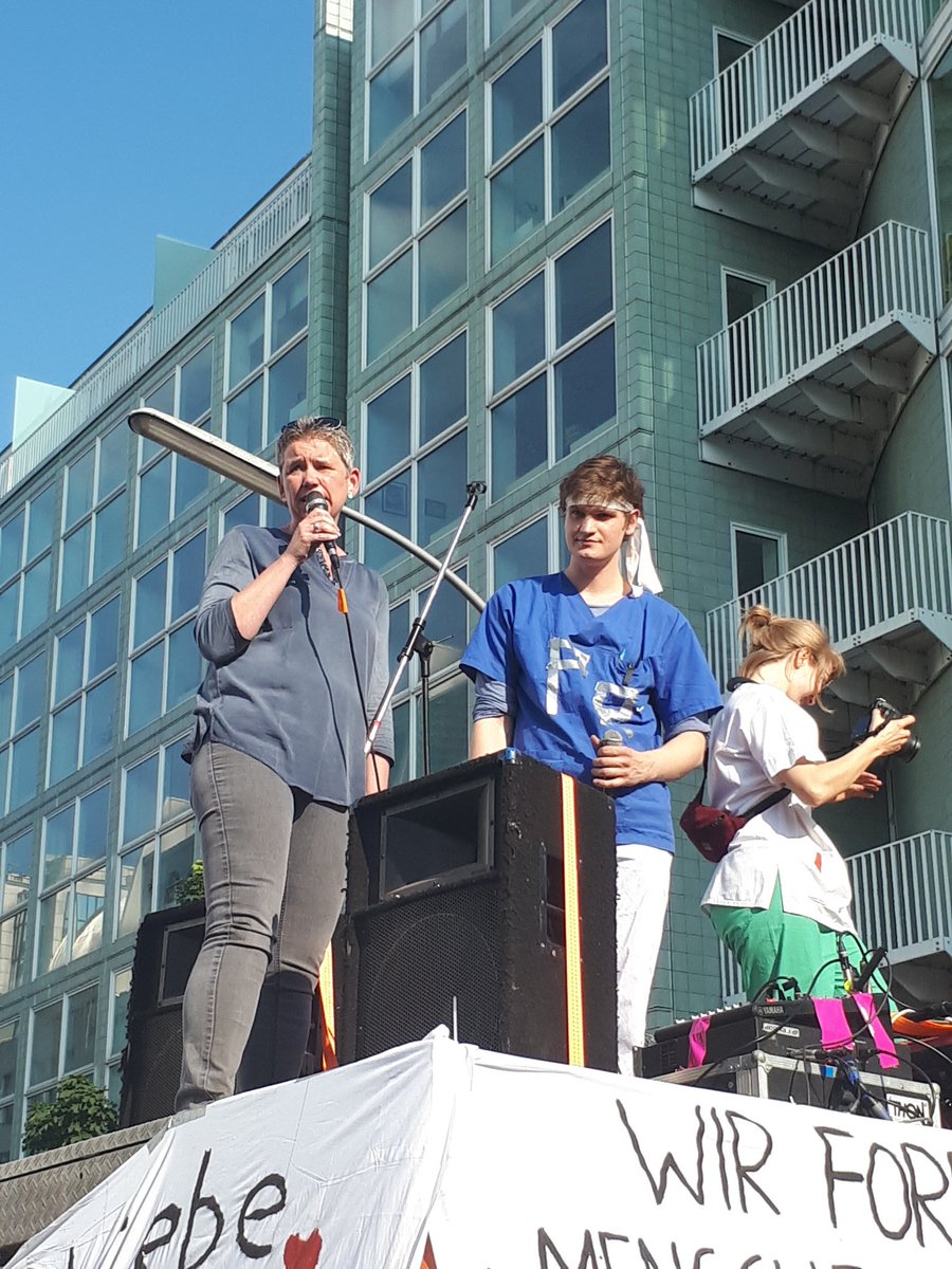 Duering2's tweet photo. #TagDerPflegenden @maimar12345 @VoglerC007 #kritischemediziner und #berlinbrennt melden sich zu Wort https://t.co/OzeZomwQMz https://t.co/poR0UUCKIo