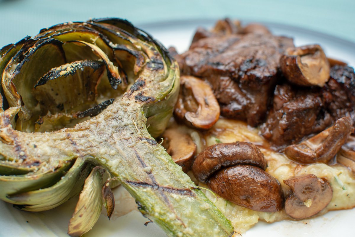 CCO_Photo's tweet photo. Decided to treat myself to some Filet Mignon over parmesan mashed potatoes, roasted cremini mushrooms, and grilled artichoke.  It was worth all the work.

#grilling #foodporn #foodie #amateurphotographer #photography #getinmybelly #mushrooms #omnomnom #cookathome #chefwannabe https://t.co/tHd6FLO7j4