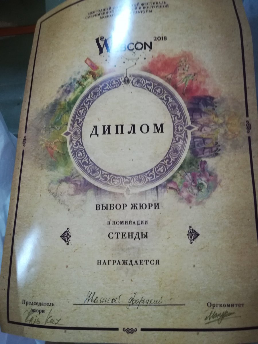 Mirasolcosplay's tweet photo. Участники стенда "Темный дворецкий" бренно лежат в разных точках Минска и очень радуются победе на #webcon2018
И да, мы все оценили кексики, как приз! Они очень пришлись в конце дня, хотя под общей усталостью хотелось упасть в них лицом и уже проснувшись по утру - подхомячить.😂 https://t.co/FLSiWZetps