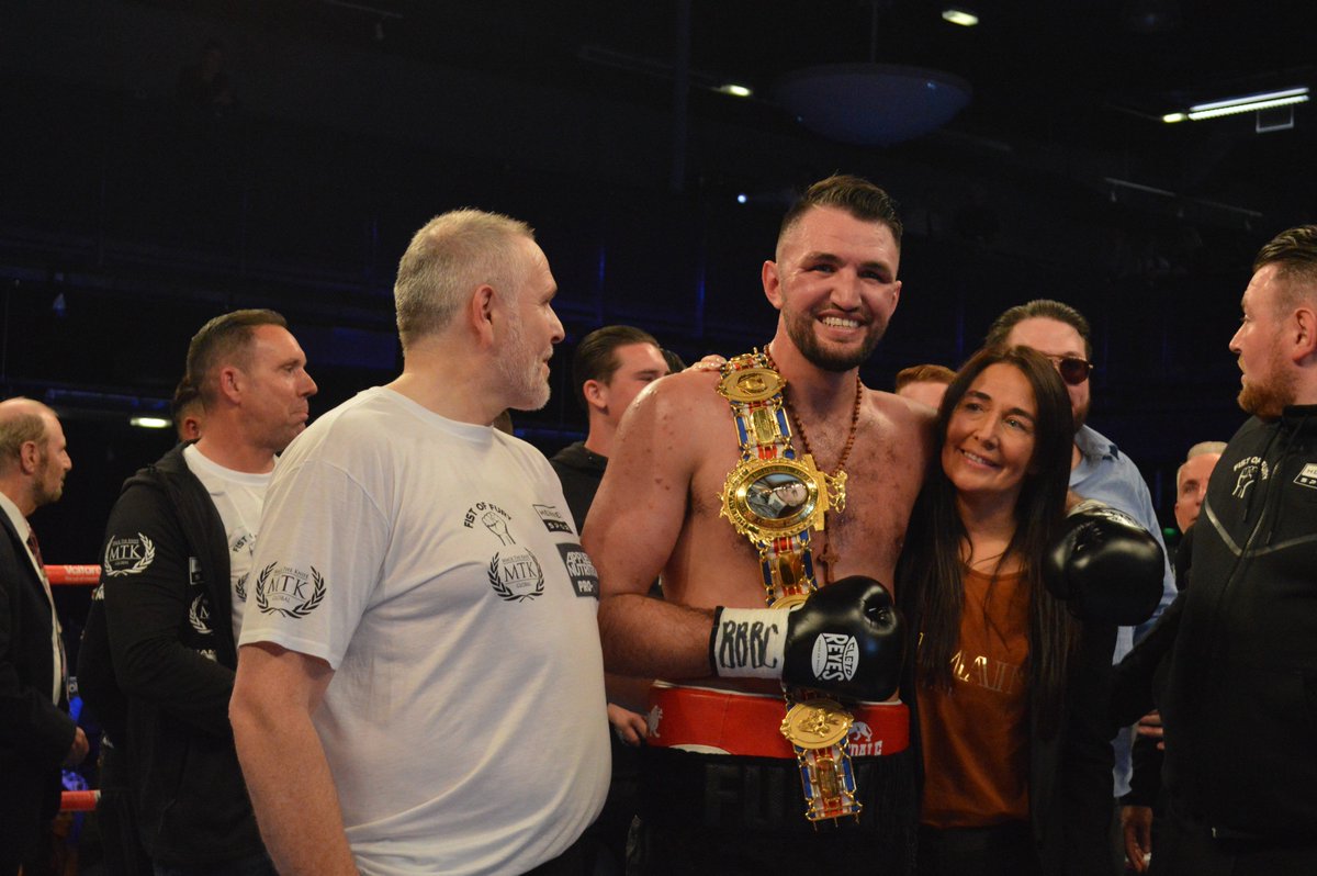 aneelahmad's tweet photo. WINNER @hughiefury BIG KO  @channel5_tv @Channel5Sport @HennessySports @peterfury @McDonaghPeter @Smarshall1991 #sextonfury #britishheavyweightchampion @MTKGlobal #ANDTHENEW #TeamFury https://t.co/KPJluoelZ3