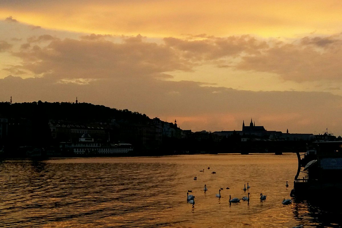 borninPrague's tweet photo. An evening at #Naplavka #Riverside #Vyton #Vltava #Moldau #PragueCastle #Petrin #Praha #Prague #Prag #pragueemotion #onlyinPrague #VisitCZ https://t.co/6RtIlcXhEG