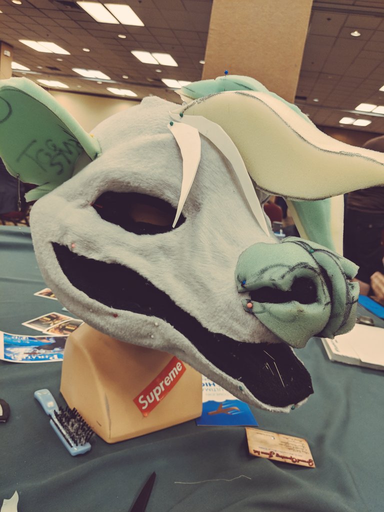 dogcritter's tweet photo. Trashson is coming along
#blfc2018 #fursuit #possim https://t.co/NQmyO1tcyc