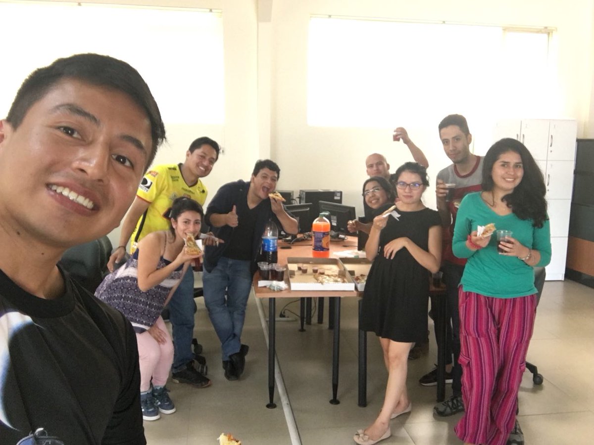 argenpython's tweet image. #PyPizza une a casi toda la comunidad de #Python #Ecuador: Quito, Cuenca y Loja trabajando en proyectos de software libre y la web de Python Ecuador durante el día de hoy. Felicitaciones amigos!
¡La comunidad sigue creciendo! 💙