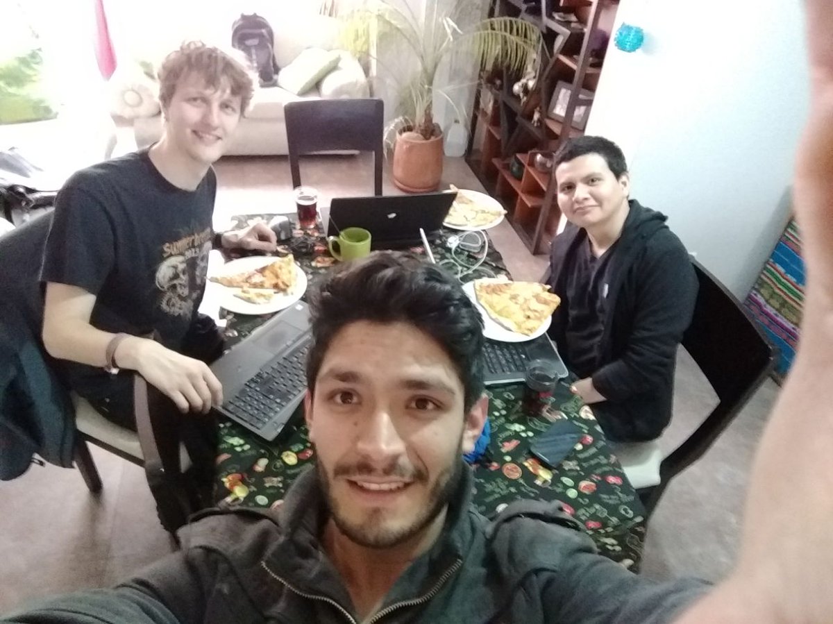 argenpython's tweet image. #PyPizza une a casi toda la comunidad de #Python #Ecuador: Quito, Cuenca y Loja trabajando en proyectos de software libre y la web de Python Ecuador durante el día de hoy. Felicitaciones amigos!
¡La comunidad sigue creciendo! 💙