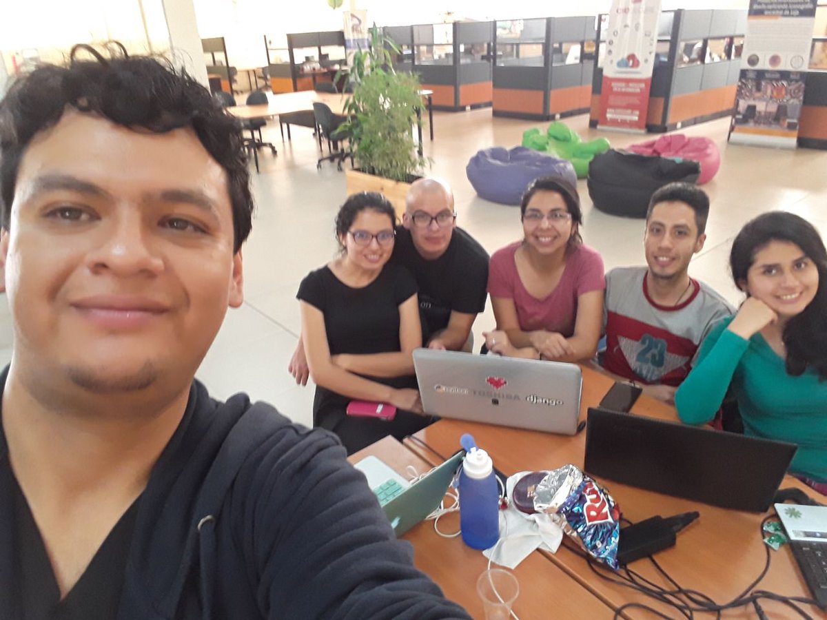 argenpython's tweet image. #PyPizza une a casi toda la comunidad de #Python #Ecuador: Quito, Cuenca y Loja trabajando en proyectos de software libre y la web de Python Ecuador durante el día de hoy. Felicitaciones amigos!
¡La comunidad sigue creciendo! 💙