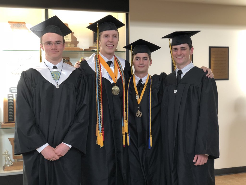 vianneygriffins's tweet photo. Getting closer... #GraduationDay https://t.co/kZvGyPSEph