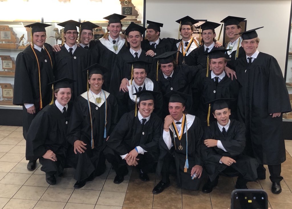 vianneygriffins's tweet photo. Getting closer... #GraduationDay https://t.co/kZvGyPSEph