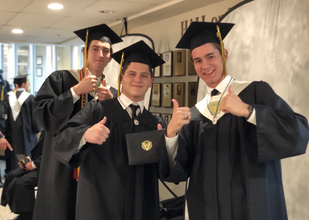 vianneygriffins's tweet photo. Getting closer... #GraduationDay https://t.co/kZvGyPSEph