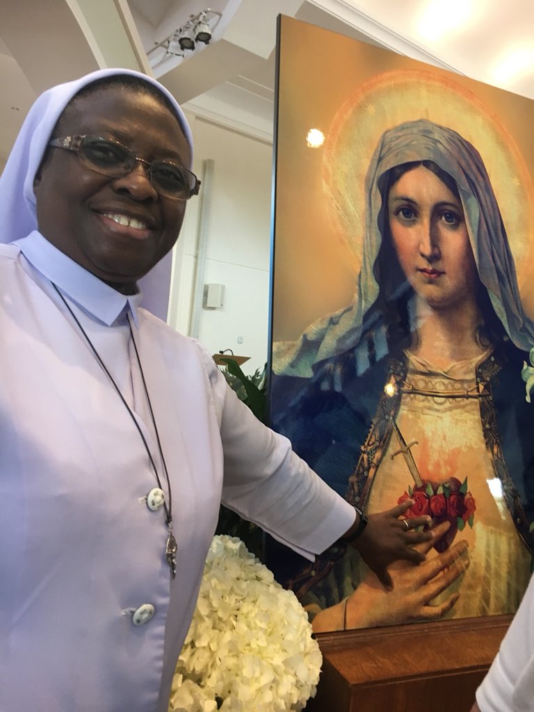 SRReginaHHCJ's tweet photo. I honor you Mother Mary, my Queen and my Mother. I wish you a happy Mother’s Day! https://t.co/KBO0IOlOgt