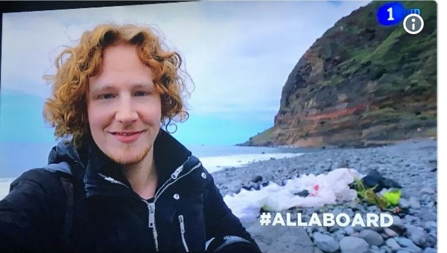 enmenudahora's tweet photo. Joaquín Reyes disfrazado de Ed Sheeran ha estado a punto de ganar Eurovisión representando a Alemania. Grande @enjutomojamuto 
#Eurovision https://t.co/PKCAZVTKzh