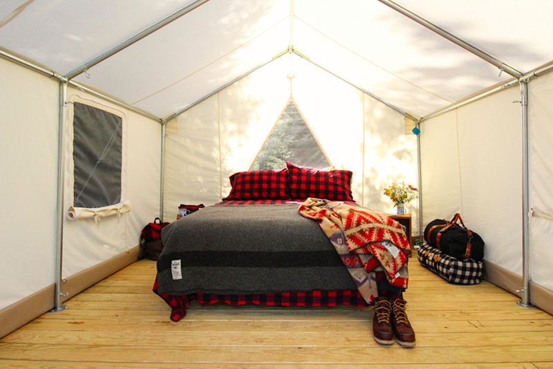 HudsonValleyMag's tweet photo. Skip camping this year - glamping is the latest outdoor vacation trend in the #HudsonValley. https://t.co/otI4ugmput #vacation #tentrr @Tentrr #Glamping https://t.co/sb2Gxf4RuD