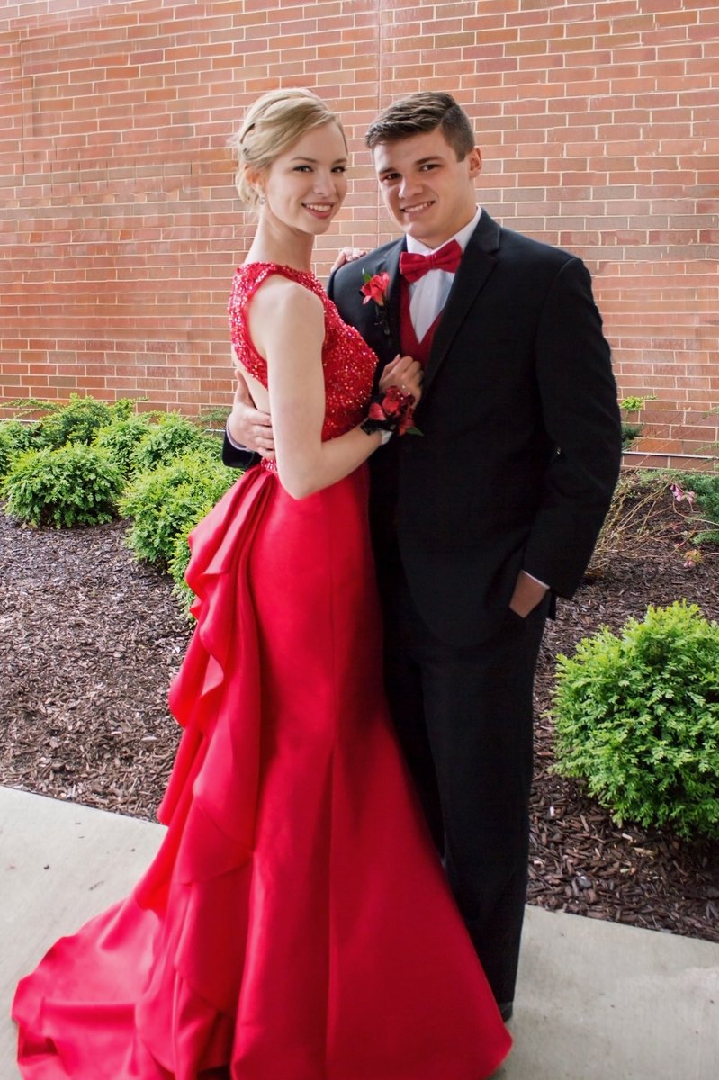 _burnsaudrey_'s tweet photo. Selling my dresses!!! DM me for more pictures and info. Spread the word ☺️ https://t.co/ZHXNZDBkli